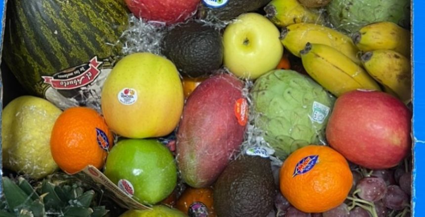 Descubre los productos locales que utilizamos. Caja de frutas Adamo